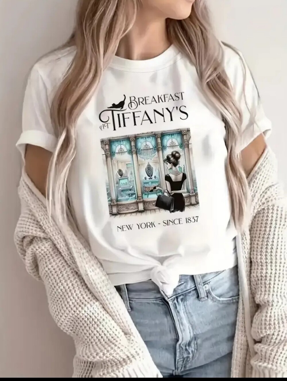 NEW Breakfast At Tiffanys Graphic Tee - SIZE MEDIUM White W/ NEW EARRINGS